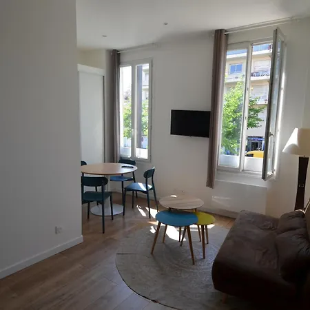 Cosy Next To Sea And Tramway In *